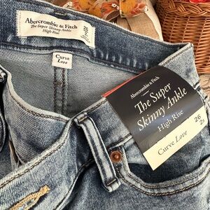 Abercrombie & fitch Super Skinny ankle jeans. curve live high rise. Size 2s